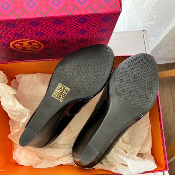 Tory Burch Sally 2 - Tumbled Leather Black High Heeled Shoes /Wedges - Picture 6 of 7